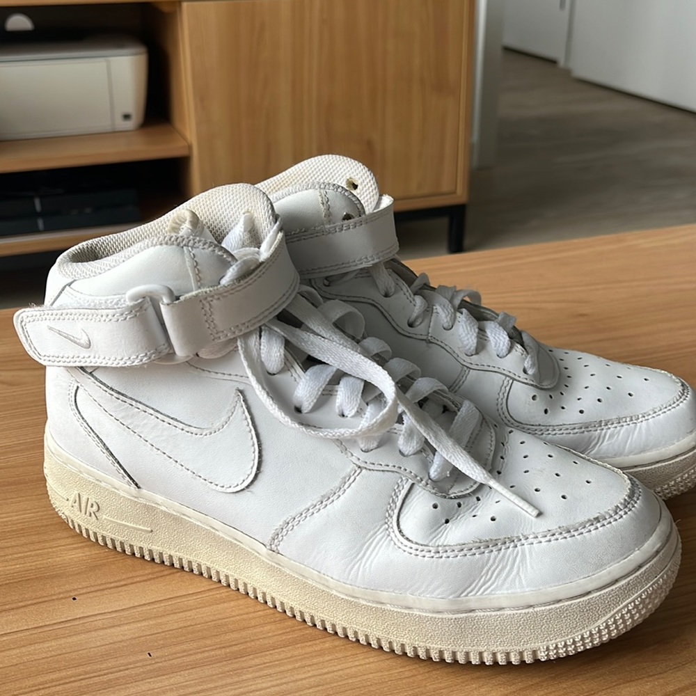 High top Airforce 1s
